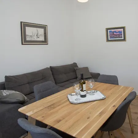 Situs Katarina * تروغير