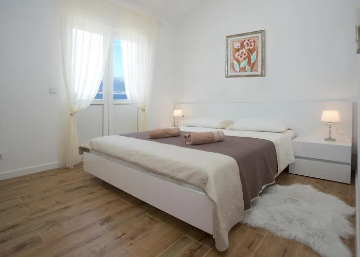 Situs Katarina * تروغير