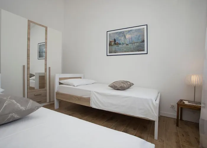 Situs Katarina * تروغير